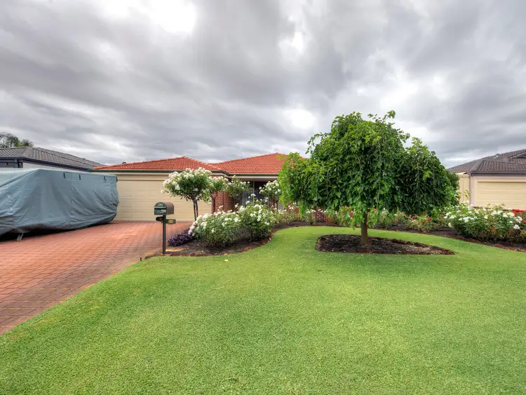 29 Phar Lap Road, Wattle Grove WA 6107