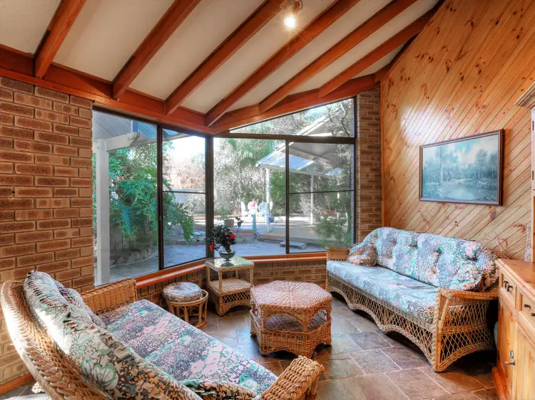 6 Melville Court, Helena Valley WA 6056