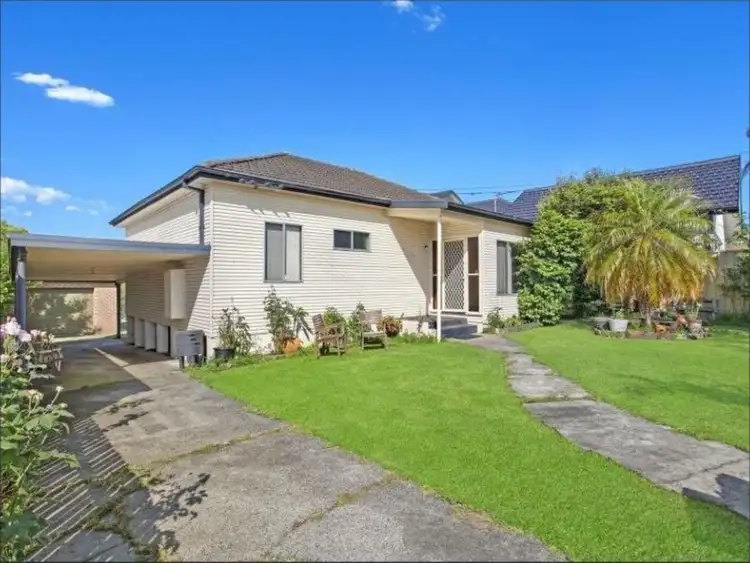 84 Mount Keira Road, West Wollongong NSW 2500
