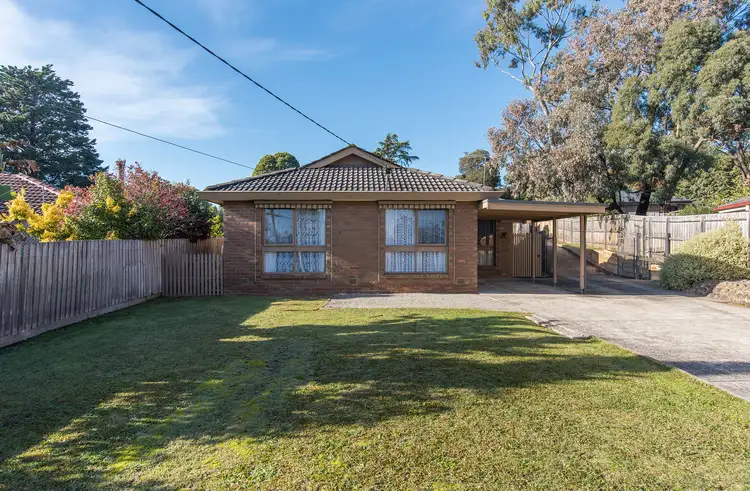 2 Zina Grove, Mooroolbark VIC 3138