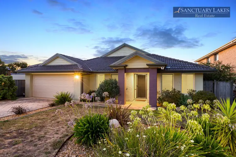 2 Manhattan Close, Sanctuary Lakes VIC 3030