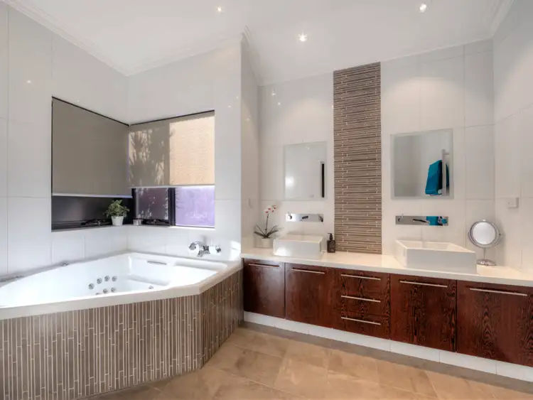 Seventh view of Homely house listing, 2 Gallagher Way, Wattle Grove WA 6107