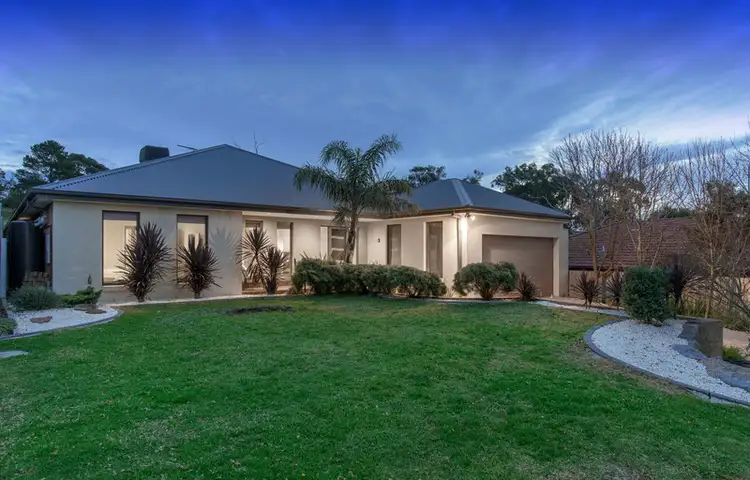 18 St James Park Rise, Mooroolbark VIC 3138