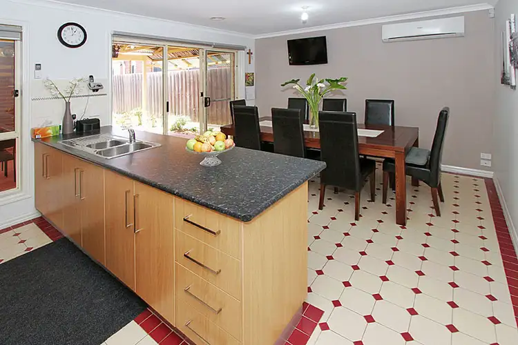 Fourth view of Homely unit listing, 2/9 Sayvel Close, Hillside VIC 3037