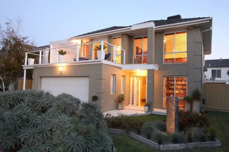 7 Lakeside Drive, Sanctuary Lakes VIC 3030