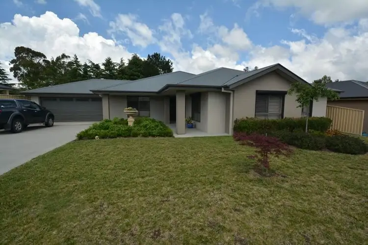 8 Surveyors Way, Lithgow NSW 2790