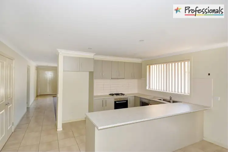 10 Langbourne Way, Burnside Heights VIC 3023