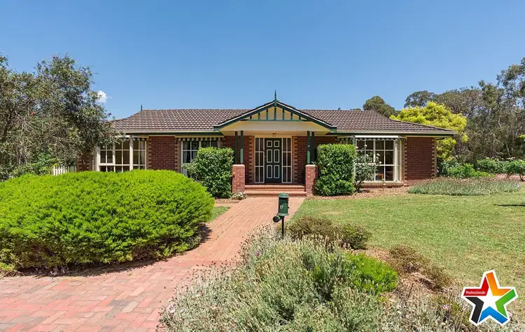 17 Azarow Circuit, Croydon South VIC 3136