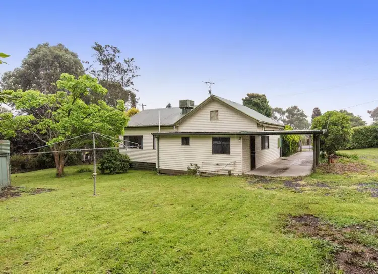 330 Warburton Highway, Wandin North VIC 3139