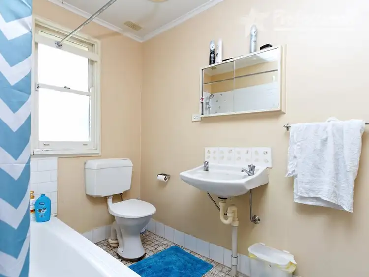 Fifth view of Homely house listing, 8 Kenny Place, Wagga Wagga NSW 2650