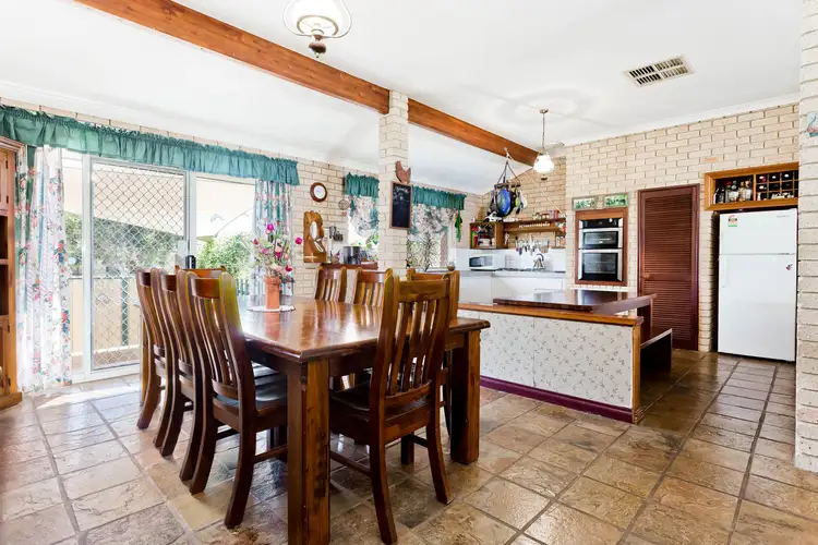 27 Hawkevale Road, High Wycombe WA 6057