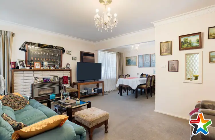 Fifth view of Homely house listing, 3 Uralla Court, Mooroolbark VIC 3138