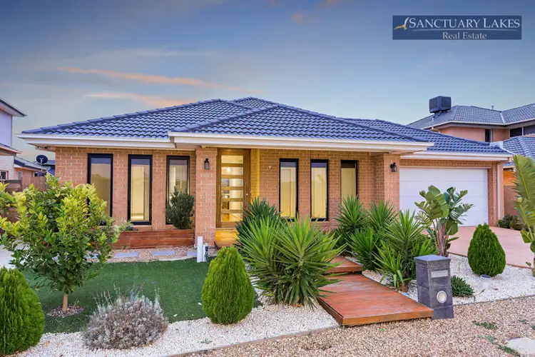 19 Sundowner Place, Sanctuary Lakes VIC 3030