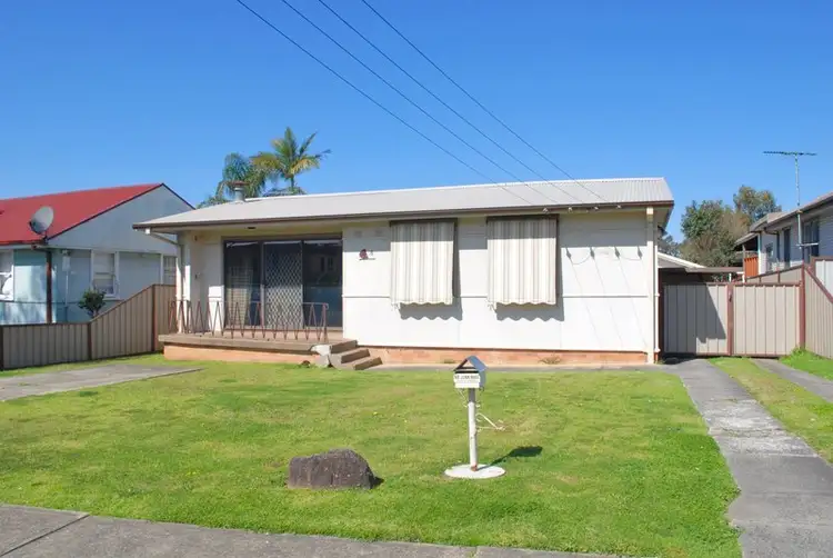 8 Clingan Avenue, Lurnea NSW 2170