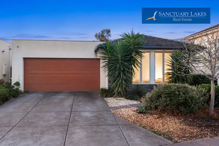 32 Signature Boulevard, Sanctuary Lakes VIC 3030