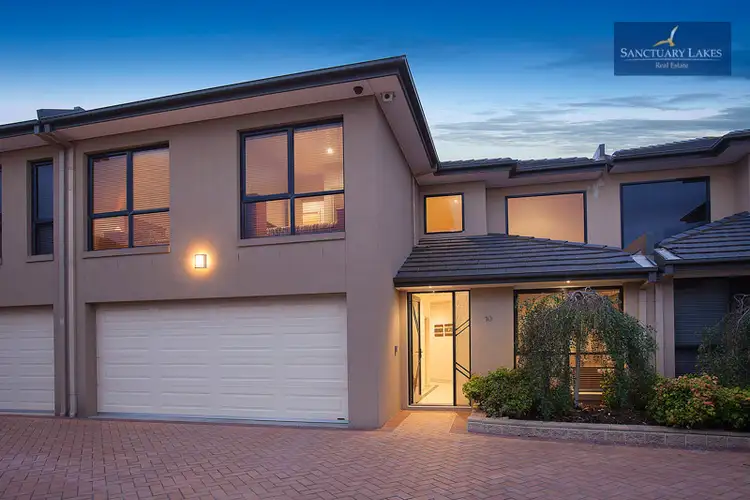 10/2 Sandlewood Lane, Sanctuary Lakes VIC 3030