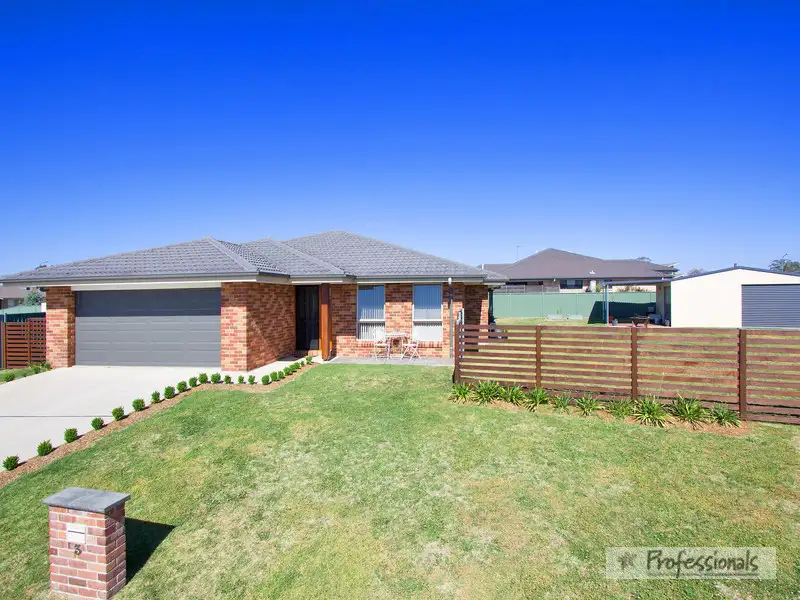 Main view of Homely house listing, 3 Hardman Close, Armidale NSW 2350