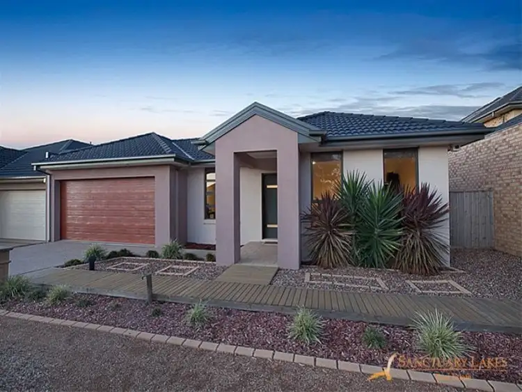 6 Fifth Avenue, Sanctuary Lakes VIC 3030