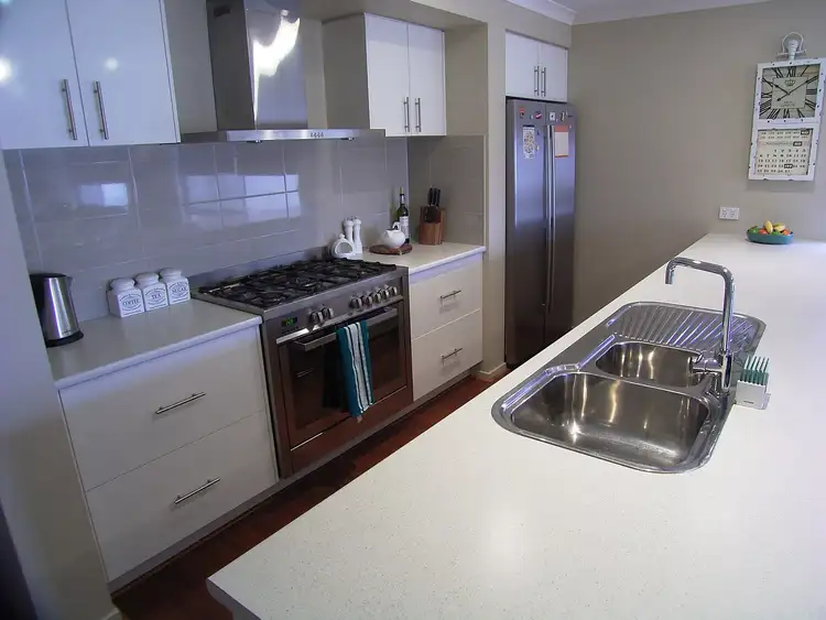 Third view of Homely house listing, 8 Teatree Place, Kialla VIC 3631
