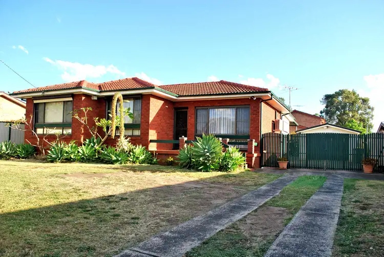 1 First Avenue, Macquarie Fields NSW 2564