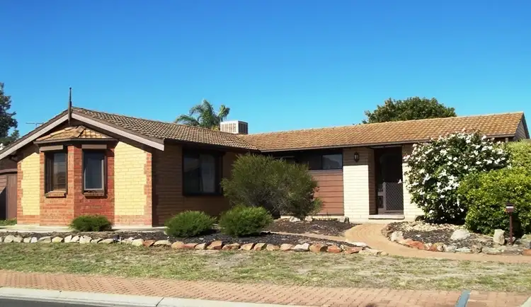 8 Grose Crescent