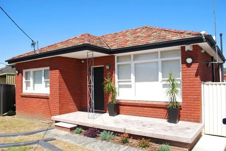 27 Webster Road, Lurnea NSW 2170
