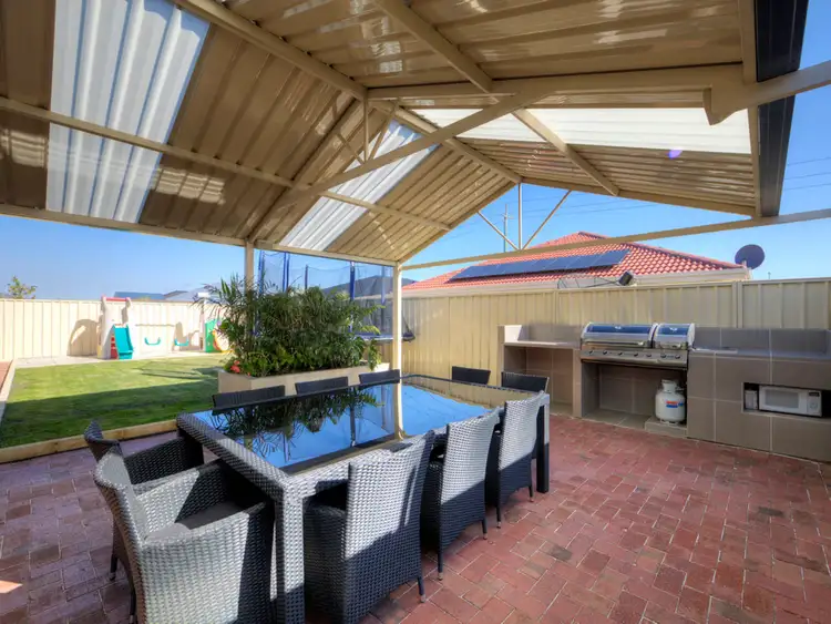 10 Lenihan Corner, Wattle Grove WA 6107