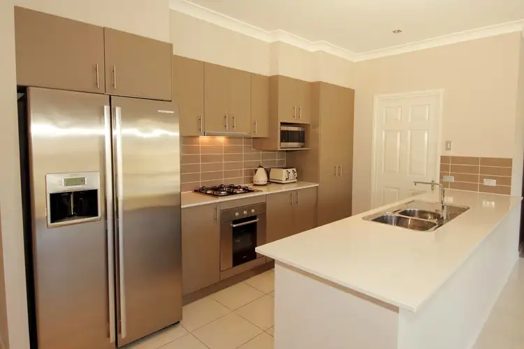 11 Cadman Avenue, West Hoxton NSW 2171