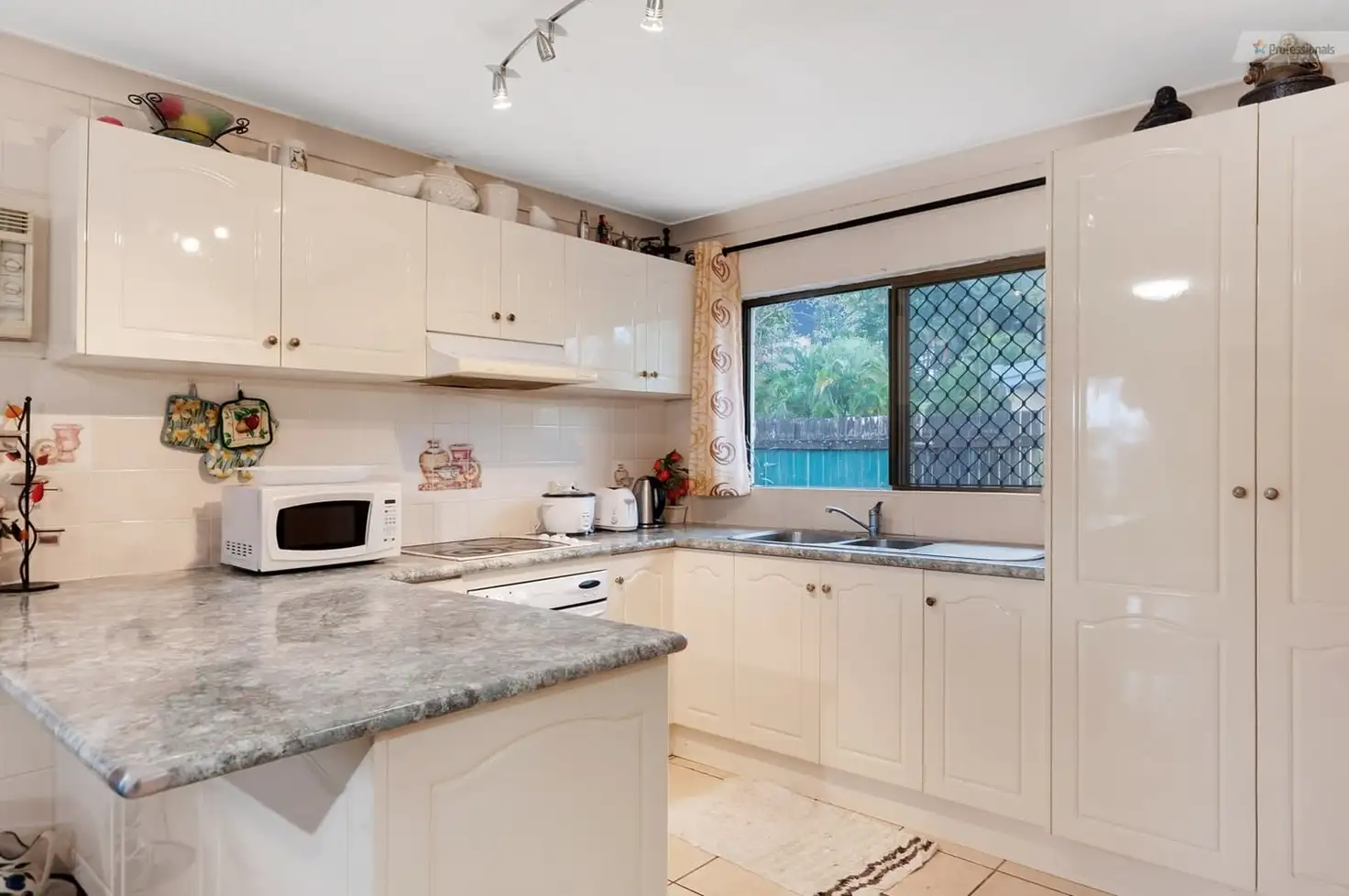 Main view of Homely house listing, 2/27 HOLLYWOOD Boulevard, White Rock QLD 4868