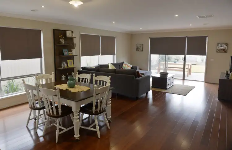 Second view of Homely house listing, 8 Teatree Place, Kialla VIC 3631