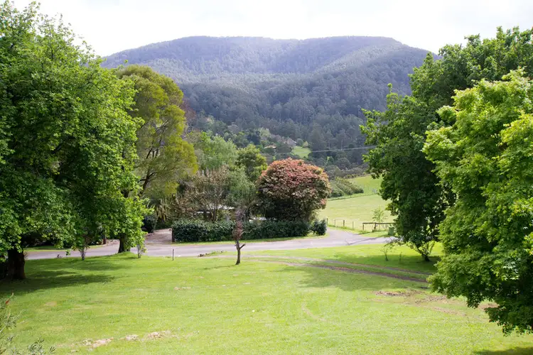32 Giffords Road, Warburton VIC 3799