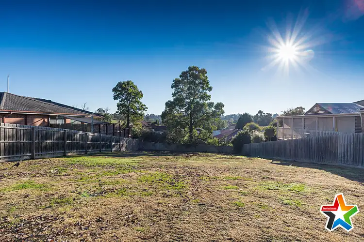 8 St James Park Rise, Mooroolbark VIC 3138
