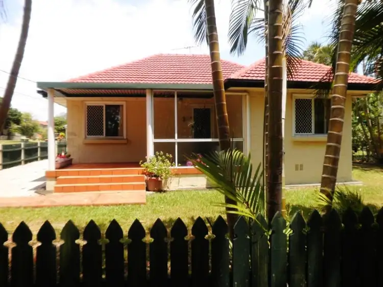 27 Scarborough Road, Redcliffe QLD 4020