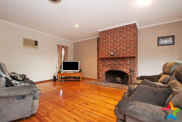 Fourth view of Homely house listing, 3 Dyson Court, Mooroolbark VIC 3138