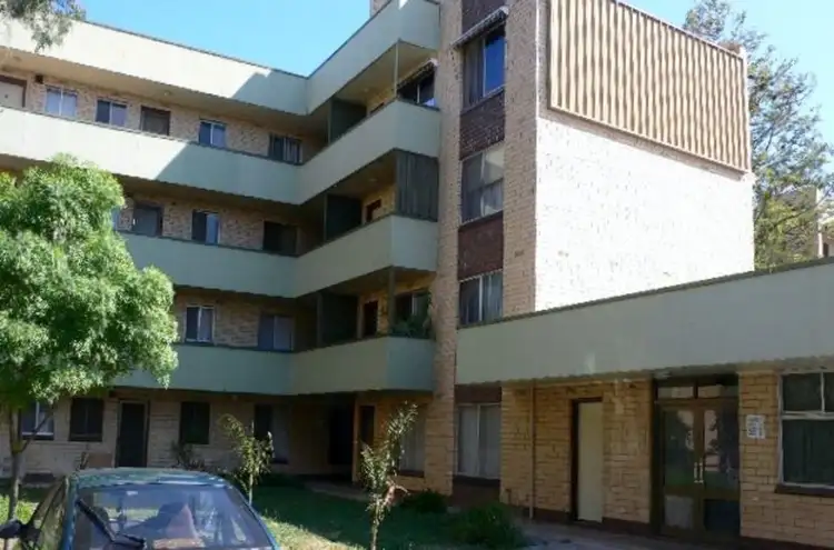 3 Noblet Street