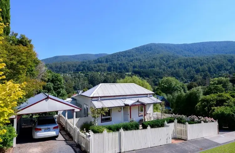 16 Park Road, Warburton VIC 3799