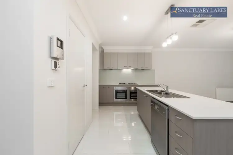 Fifth view of Homely house listing, 10 Meridian Close, Sanctuary Lakes VIC 3030