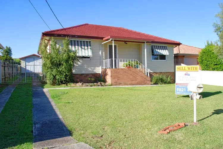 17 Hull Avenue, Lurnea NSW 2170