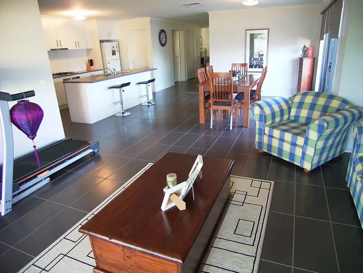 Seventh view of Homely house listing, 20 Coorong Court, Kialla VIC 3631