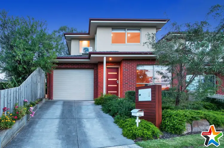 2c Zina Grove, Mooroolbark VIC 3138