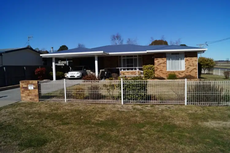 16 Nincoola Street, Guyra NSW 2365