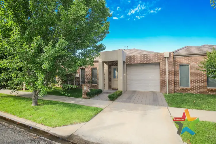 Villa 2/11 Rosemont Avenue, Mildura VIC 3500
