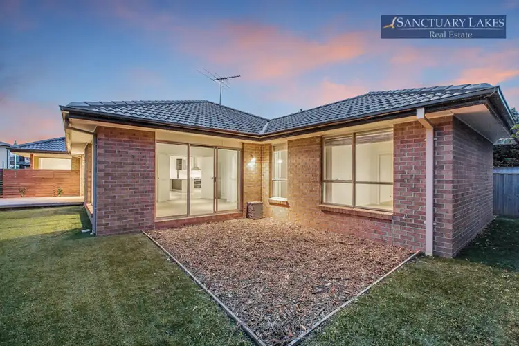 26 Lincoln Park Close, Sanctuary Lakes VIC 3030