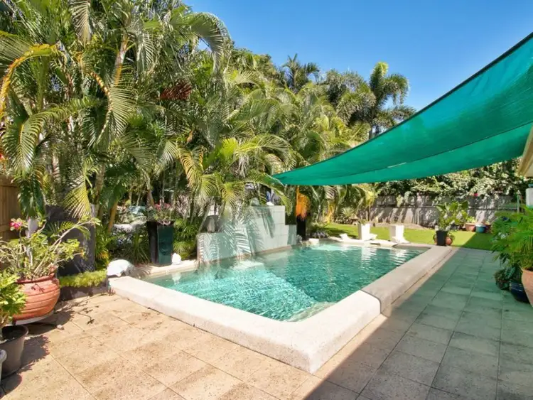 1 Palmetto Street, Palm Cove QLD 4879