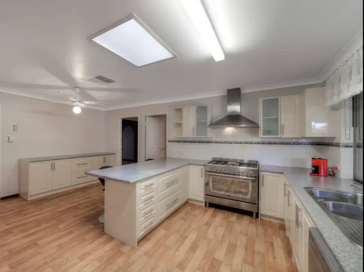 18 Lomatia Way, Forrestfield WA 6058