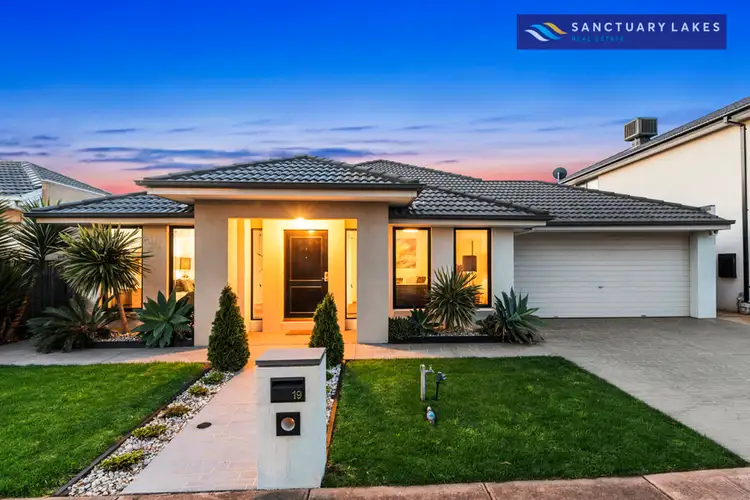 19 River Walk Drive, Sanctuary Lakes VIC 3030