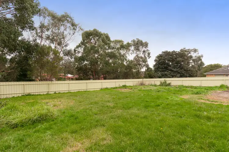 6 Dryden Concourse, Mooroolbark VIC 3138
