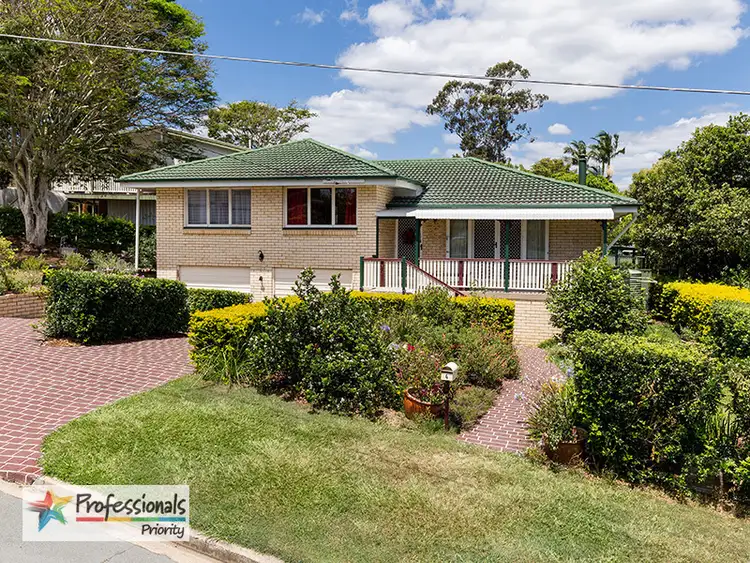 4 Leawarra Crescent, Ferny Hills QLD 4055
