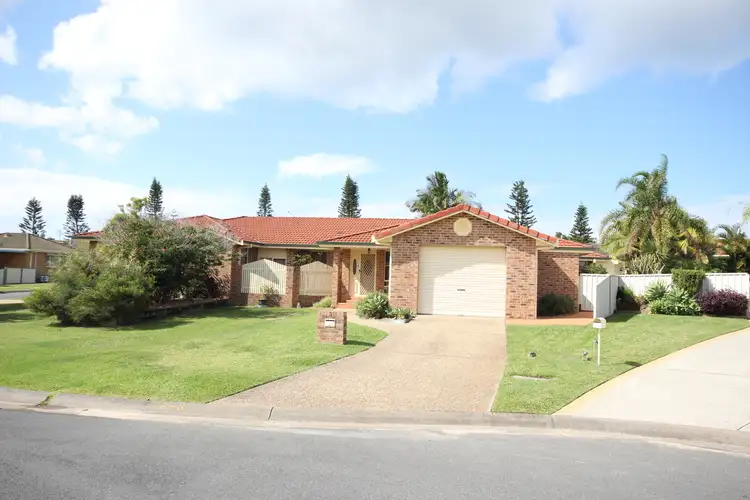 2/3 Paruna Court, Forster NSW 2428