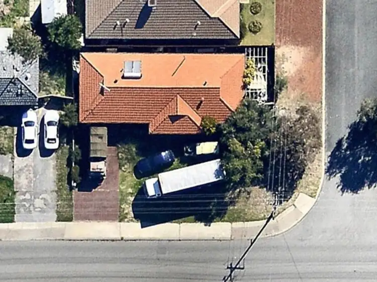 21 Lincoln Road, Forrestfield WA 6058